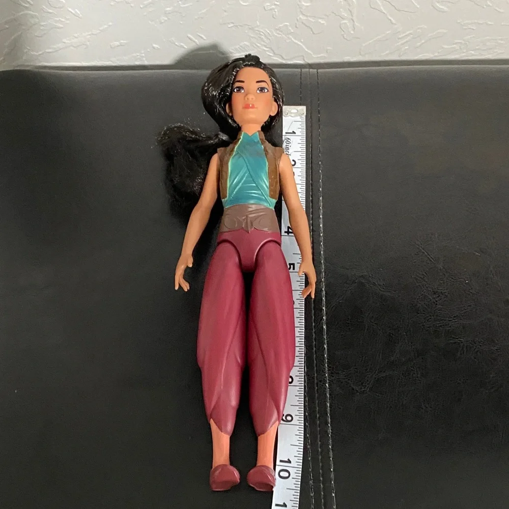 Disney Pricess Raya Doll with Teal and Burgundy Outfit